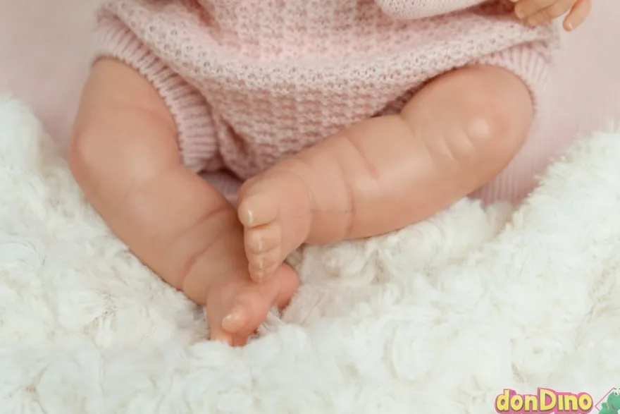 Bebé Reborn Mabel 35 CM. Con Saco Portabebé Rosa